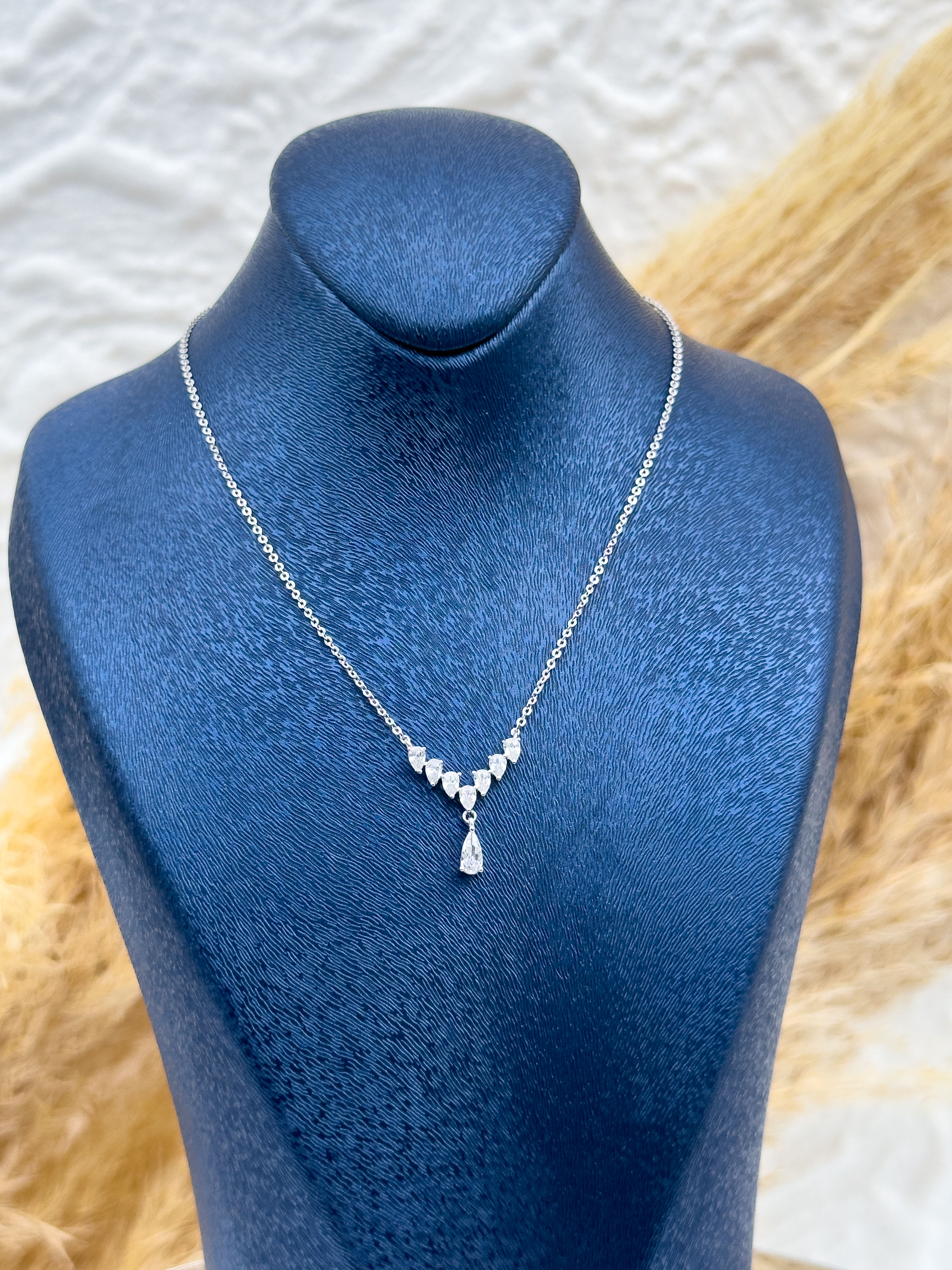 925 Ayar Gümüş Damla Taşlı Pırlanta Montür Kadın Kolye – Özel Tasarım, Hediyelik